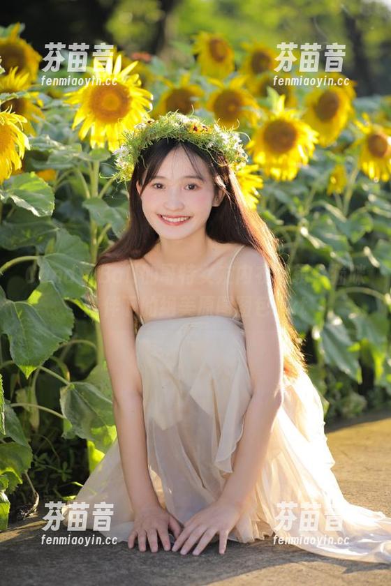 Candy Ball的哥特女友内衣特辑，猫咪陪伴下的绝美原图图包.txt